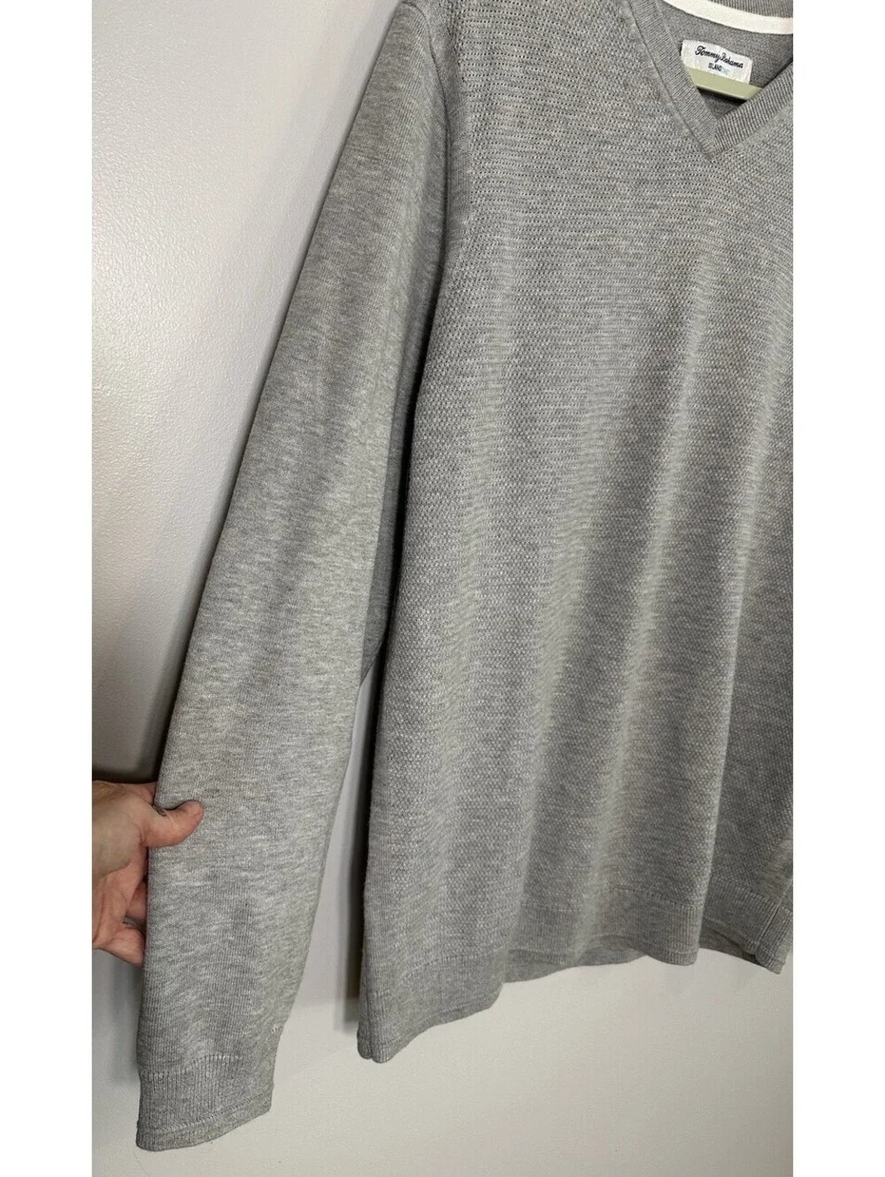 Tommy Bahama Island Zone Coolside Vneck Grey Sweater Size XL EUC.